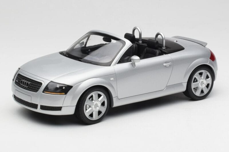 Audi TT 8N Roadster Silver Metallic Minichamps 1:18 155017031 Pressofusione