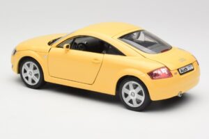 Audi TT 8N Giallo Revell 1:18 08954-M1 Pressofusione — immagine 7 di 8
