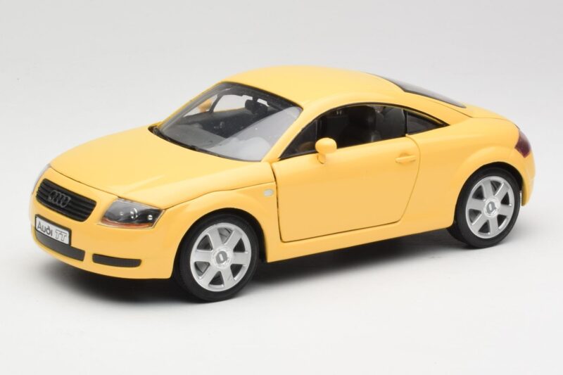 Audi TT 8N Giallo Revell 1:18 08954-M1 Pressofusione