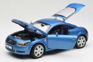 Audi TT 8N Blu Revell 1:18 8954 Pressofusione — immagine 2 di 8