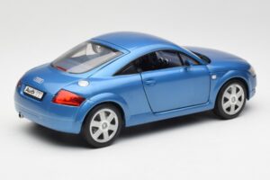 Audi TT 8N Blu Revell 1:18 8954 Pressofusione — immagine 3 di 8