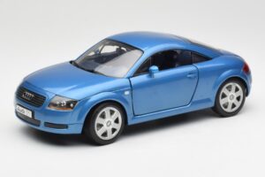 Audi TT 8N Blu Revell 1:18 8954 Pressofusione