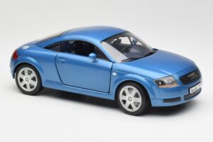 Audi TT 8N Blu Revell 1:18 8954 Pressofusione — immagine 6 di 8