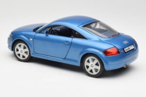 Audi TT 8N Blu Revell 1:18 8954 Pressofusione — immagine 7 di 8