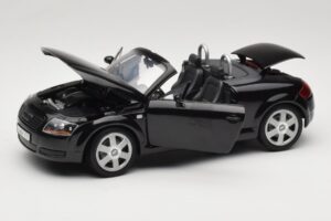 Audi TT 8N Roadster Nero Revell 1:18 08980 Pressofusione — immagine 2 di 8