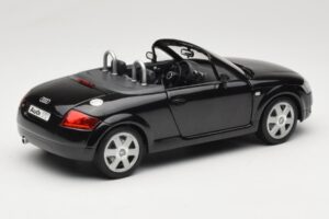 Audi TT 8N Roadster Nero Revell 1:18 08980 Pressofusione — immagine 3 di 8