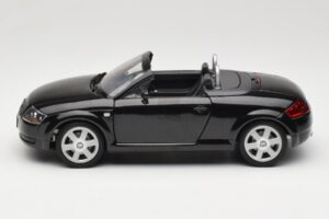 Audi TT 8N Roadster Nero Revell 1:18 08980 Pressofusione — immagine 4 di 8
