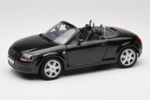 Audi TT 8N Roadster Nero Revell 1:18 8980 Pressofusione