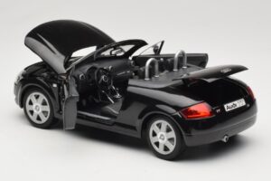 Audi TT 8N Roadster Nero Revell 1:18 08980 Pressofusione — immagine 5 di 8