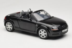 Audi TT 8N Roadster Nero Revell 1:18 08980 Pressofusione — immagine 6 di 8