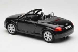 Audi TT 8N Roadster Nero Revell 1:18 08980 Pressofusione — immagine 7 di 8