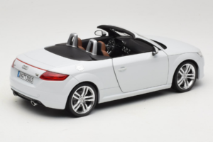 Audi TT 8S Roadster Glacier White Minichamps 1:18 5011400515 Pressofusione — immagine 3 di 8