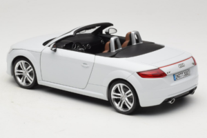 Audi TT 8S Roadster Glacier White Minichamps 1:18 5011400515 Pressofusione — immagine 7 di 8