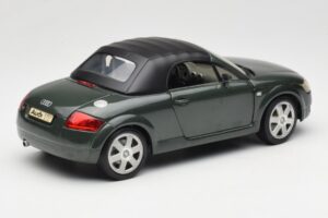 Audi TT 8N Roadster Verde Revell 1:18 8979 Pressofusione — immagine 3 di 8