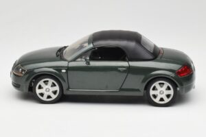 Audi TT 8N Roadster Verde Revell 1:18 8979 Pressofusione — immagine 4 di 8