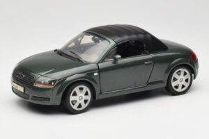 Audi TT 8N Roadster Verde Revell 1:18 8979 Pressofusione