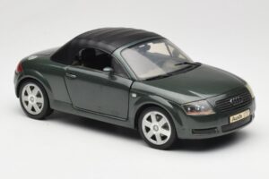 Audi TT 8N Roadster Verde Revell 1:18 8979 Pressofusione — immagine 6 di 8