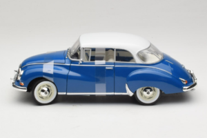 Auto Union 1000 S Coupe Blu Bianco Revell 1:18 08909 Pressofusione — immagine 3 di 6