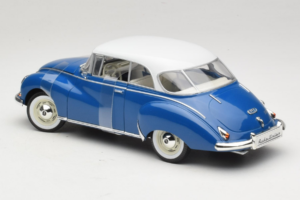 Auto Union 1000 S Coupe Blu Bianco Revell 1:18 08909 Pressofusione — immagine 5 di 6