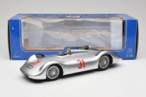 Auto Union Typ C Stromlinie #31 B. Rosemeyer 1937 Argento Revell 1:18 08436 Pressofusione — immagine 8 di 8