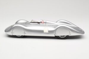 Auto Union Type C Streamliner #72 B. Rosemeyer World Record 1937 Revell 1:18 08420 Pressofusione — immagine 3 di 6