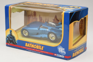 Batmobile DC Comics Corgi 1:24 77511 Pressofusione — immagine 3 di 3