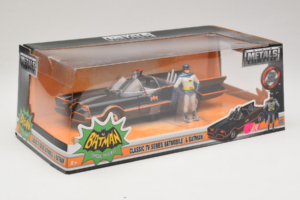 Batmobile Con Figura Batman Metals Diecast 1:24 98259 Pressofusione — immagine 2 di 3