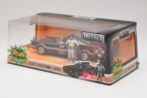 Batmobile Con Figura Batman Metals Diecast 1:24 98259 Pressofusione — immagine 3 di 3