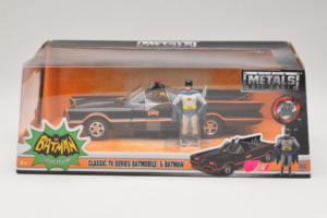 Batmobile Con Figura Batman Metals Diecast 1:24 98259 Pressofusione
