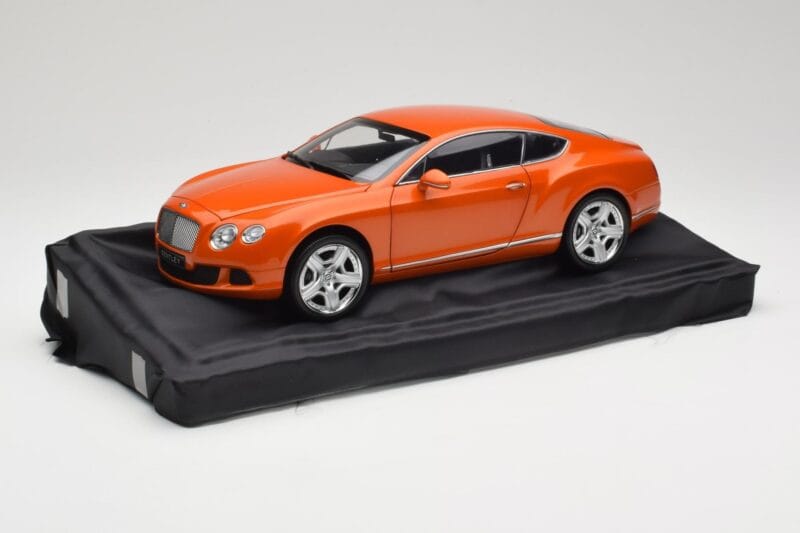 Bentley Continental GT Orange Metallic Minichamps 1:18 100139921 Pressofusione