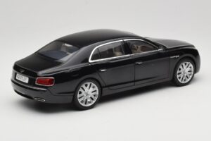 Bentley Flying Spur W12 Onyx Black Kyosho 1:18 08891NX Pressofusione — immagine 3 di 8