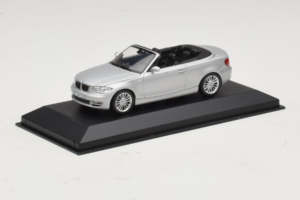 BMW 1-Series E88 Cabriolet Titan Silver Minichamps 1:43 80420427037-R1 Pressofusione — immagine 2 di 5