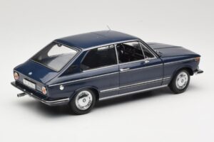 BMW 1600 Touring Blu Minichamps 1:18 80430145823 Pressofusione — immagine 3 di 8