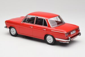 BMW 1800 Ti Carminio Rosso Minichamps 1:18 107024001 Pressofusione — immagine 5 di 6