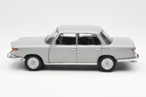 BMW 1800 TiSA Bernina Grigio AUTOart 1:18 70621 Pressofusione — immagine 4 di 8
