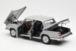 BMW 1800 TiSA Bernina Grigio AUTOart 1:18 70621 Pressofusione — immagine 5 di 8