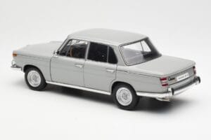 BMW 1800 TiSA Bernina Grigio AUTOart 1:18 70621 Pressofusione — immagine 7 di 8