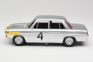 BMW 1800 TiSA #4 J. Ickx / J. van Ophem 24 Hours of Spa 1965 Winners Minichamps 1:18 107652504 Resina — immagine 3 di 6