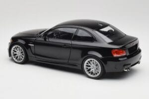 BMW 1M Coupe E82 Black Metallic Minichamps 1:18 110020021 Pressofusione — immagine 7 di 8