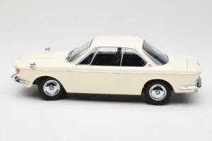 BMW 2000 CS Coupe Crema KK-Scale 1:18 KKDC180121 Pressofusione — immagine 3 di 6