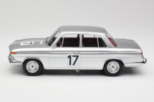 BMW 2000 Ti #17 J. Ickx / H. Hahne 24 Hours of Spa 1966 Winners Minichamps 1:18 107662517 Resina — immagine 3 di 6