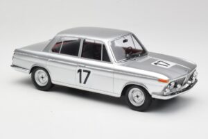 BMW 2000 Ti #17 J. Ickx / H. Hahne 24 Hours of Spa 1966 Winners Minichamps 1:18 107662517 Resina — immagine 4 di 6