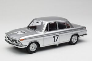 BMW 2000 Ti #17 J. Ickx / H. Hahne 24 Hours of Spa 1966 Winners Minichamps 1:18 107662517 Resina