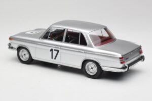 BMW 2000 Ti #17 J. Ickx / H. Hahne 24 Hours of Spa 1966 Winners Minichamps 1:18 107662517 Resina — immagine 5 di 6