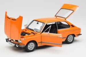 BMW 2000 Tii Touring Arancione Minichamps 1:18 80430145824 Pressofusione — immagine 2 di 8