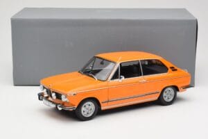 BMW 2000 Tii Touring Arancione Minichamps 1:18 80430145824 Pressofusione — immagine 8 di 8
