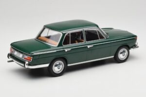 BMW 2000 121 Verde MCG 1:18 MCG18542 Pressofusione — immagine 2 di 6