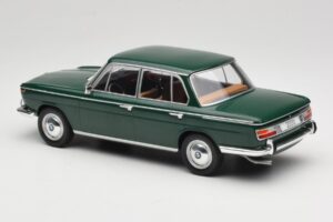 BMW 2000 121 Verde MCG 1:18 MCG18542 Pressofusione — immagine 5 di 6