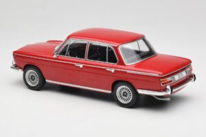 BMW 2000 121 Rosso MCG 1:18 MCG18543 Pressofusione — immagine 5 di 6