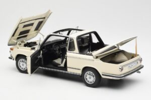 BMW 2002 Baur Cabriolet E10 Chamonix Bianco AUTOart 1:18 70532 Pressofusione — immagine 5 di 8